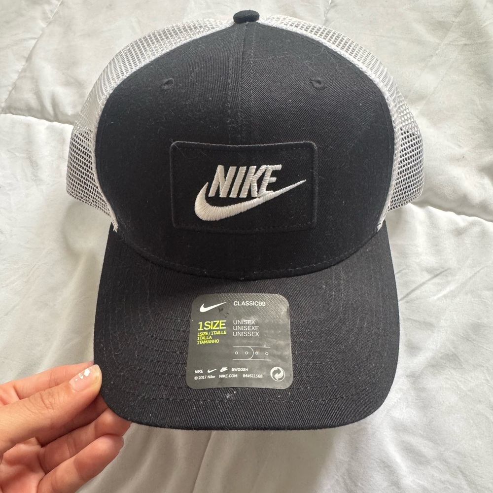 Nike Black and White Mesh Cap